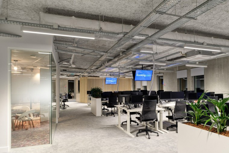 2000平工裝辦公室裝修設(shè)計效果圖欣賞