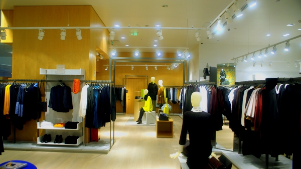 COS服裝專賣店-室內(nèi)效果圖