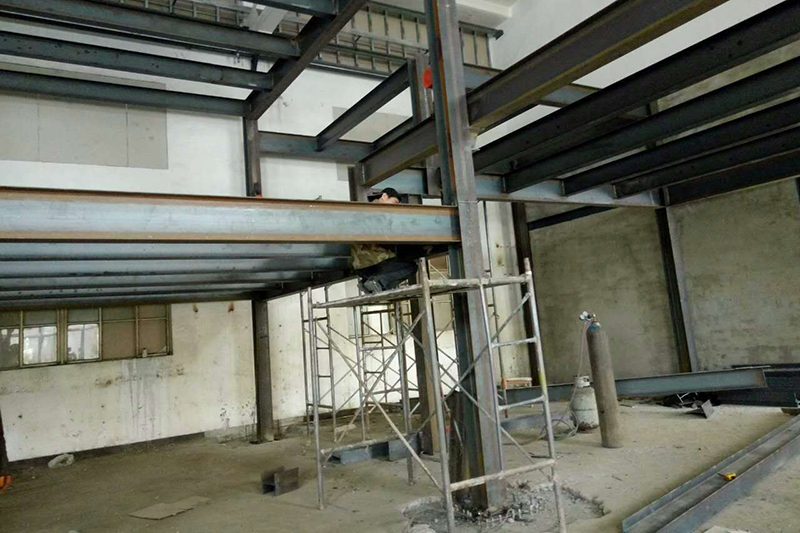 辦公樓裝修-鋼結(jié)構(gòu)隔層搭建