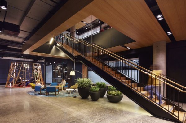 辦公室裝修時(shí)能設(shè)置夾層嗎？（裝飾公司解答疑問）