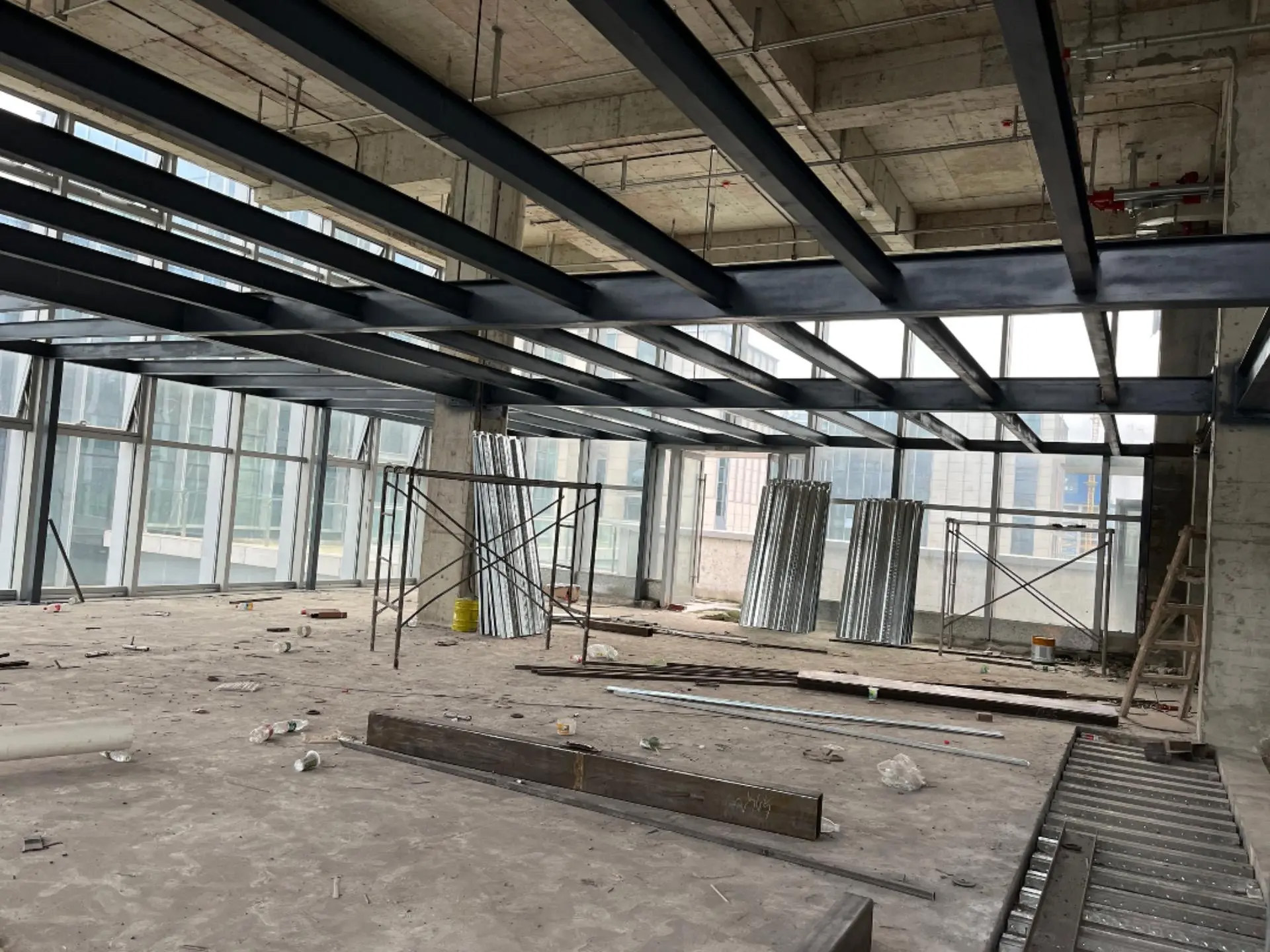 工業(yè)廠房辦公區(qū)裝修現(xiàn)場(chǎng)圖片